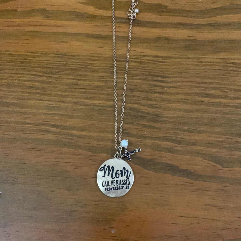 Mom pendant necklace